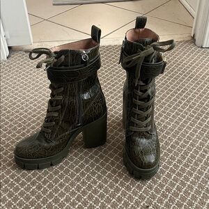 Women’s Olive Green Croc-Embossed Lace-Up Block Heel Boots